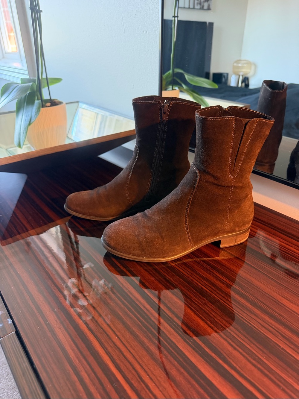 Women’s Brown la canadienne boots - Picture 2 of 4
